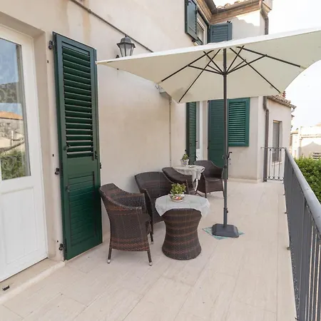 Al Belvedere לינה וארוחת בוקר 3*