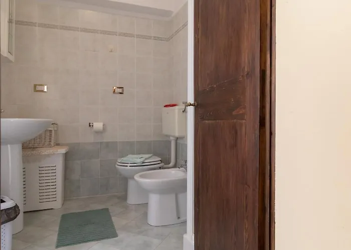 לינה וארוחת בוקר Al Belvedere 3*